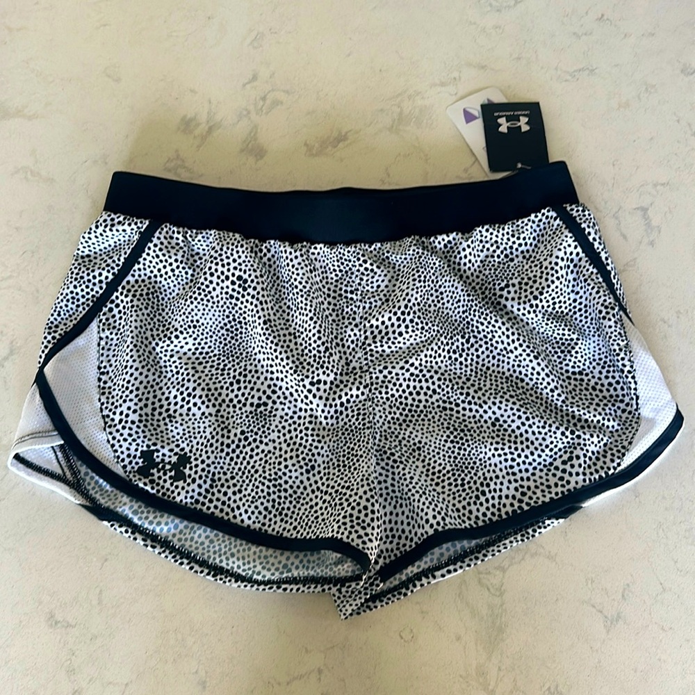 Girls youth large Under Armour, Flyby shorts.